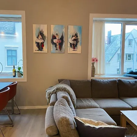 Apartment Central And Spacious In